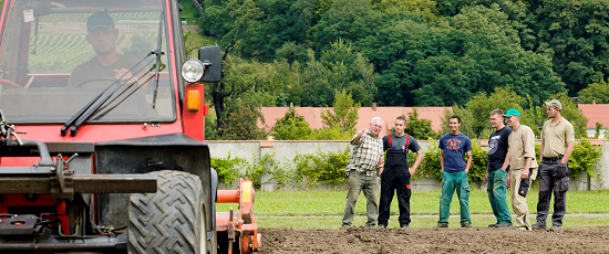 Während der Ausbildung in der Landwirtschaft finden auch Lehrgänge in der überbetrieblichen Ausbildung statt.