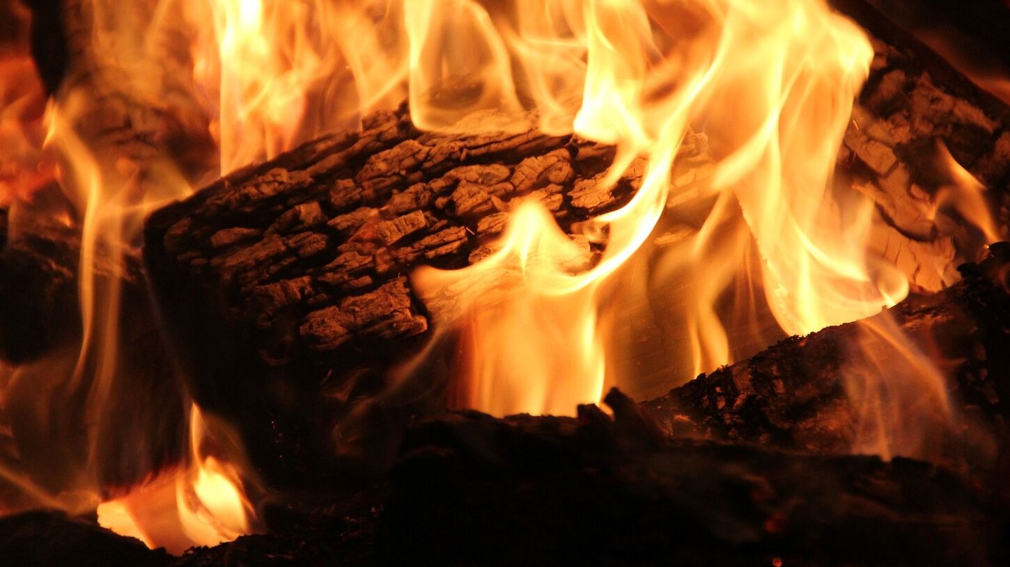 brennendes Holz