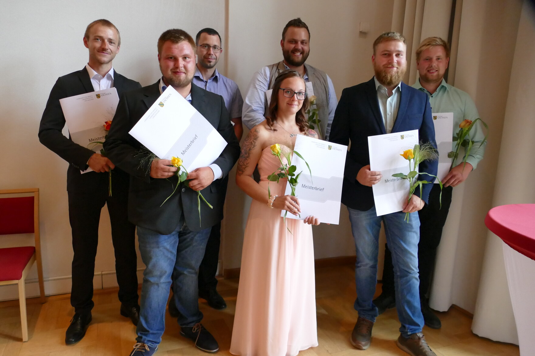 Gruppenbild der neuen Landwirtschaftsmeister in der Drednener Dreikönigskirche