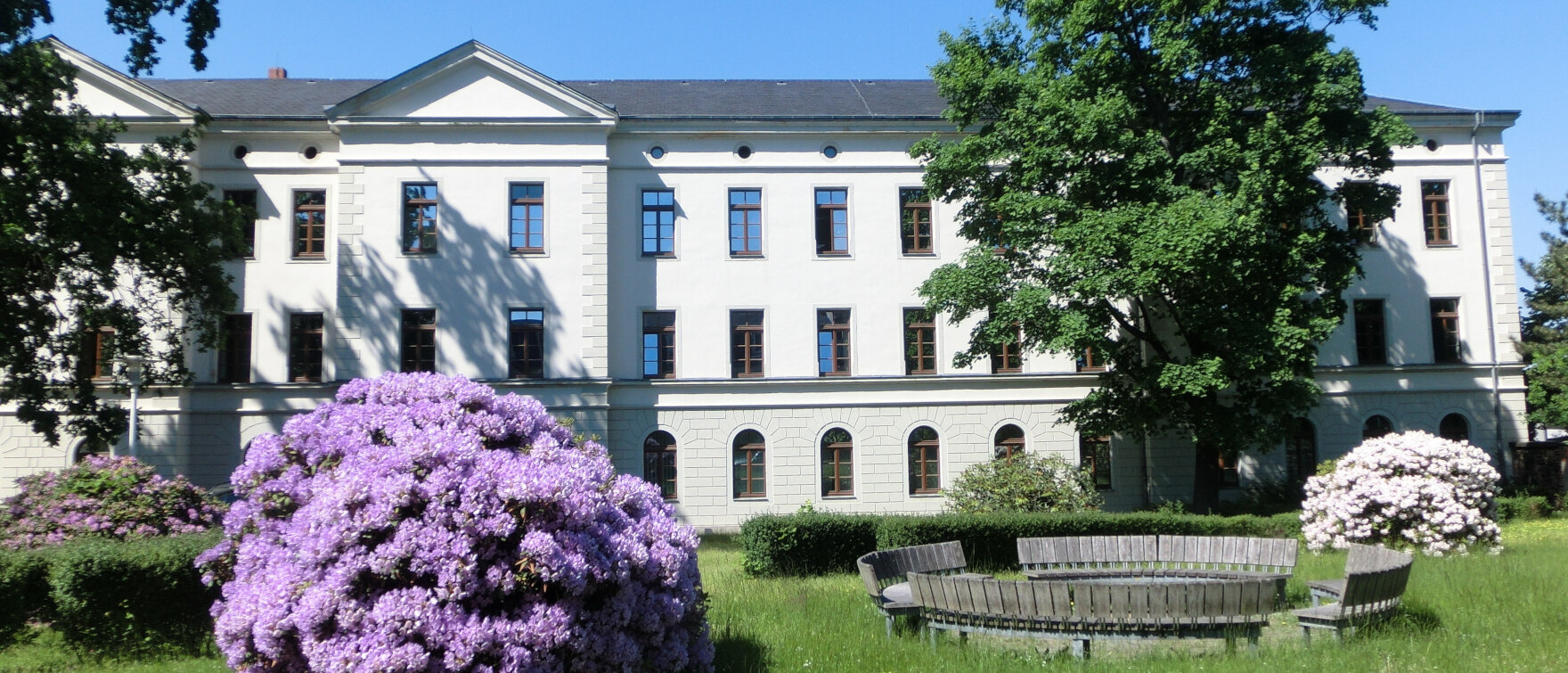 Das Bild zeigt das Dienstgebäude in Großenhain.