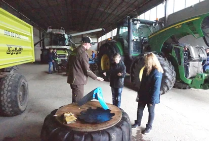Demonstration Scharwechsel in der Maschinenhalle