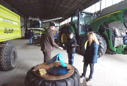 Demonstration Scharwechsel in der Maschinenhalle